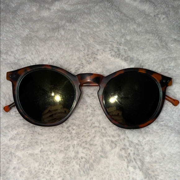 Other - Stylish Tortoise Shell Sunglasses for Men